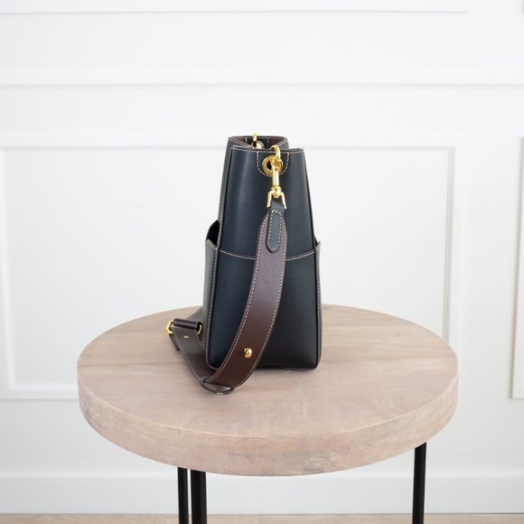 😍 The Jordan Leather Bucket Bag - Black - Picture 9 of 17